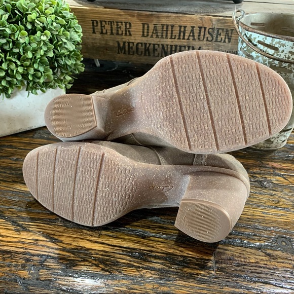 Clarks Ankle Bootie Ties High Heels Suede Brown 9 1/2 Boho - Picture 6 of 15